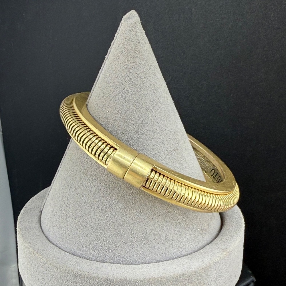 Vintage Vince Camuto Bangle Bracelet Gold Ribbed Hinge 6.5in